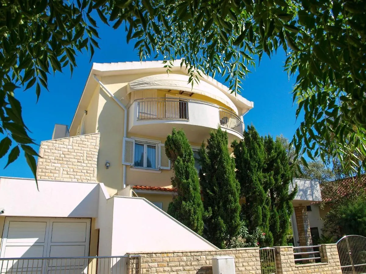 Kristi Apartment Complex Near The Sandy Beach - By Ta Leut Agency Privlaka
