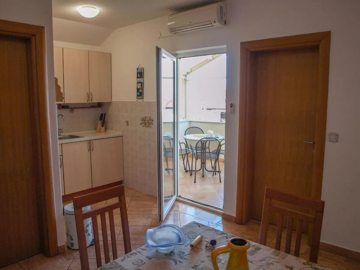 Kristi Apartment Complex Near The Sandy Beach - By Ta Leut Agency Privlaka  Croácia