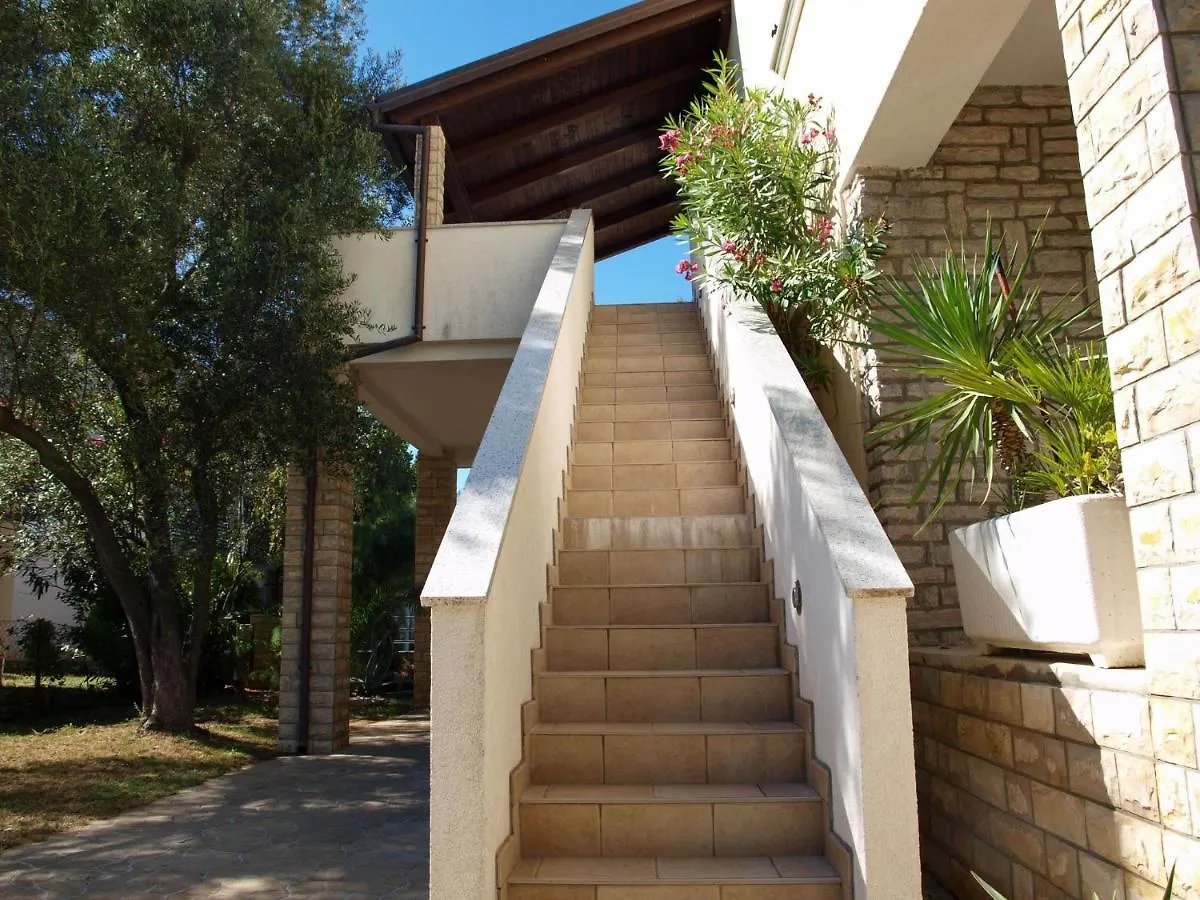 Casa de hóspedes Kristi Apartment Complex Near The Sandy Beach - By Ta Leut Agency Privlaka