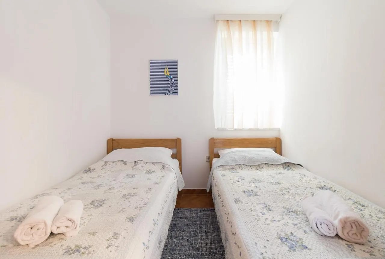 Kristi Apartment Complex Near The Sandy Beach - By Ta Leut Agency Privlaka  3*, Privlaka (Zadar)