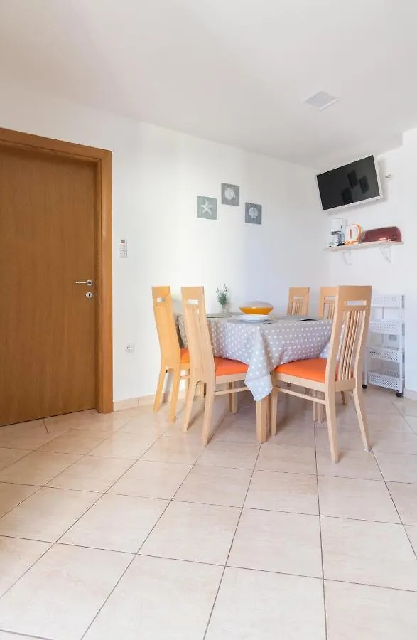 Kristi Apartment Complex Near The Sandy Beach - By Ta Leut Agency Privlaka  3*, Privlaka (Zadar)